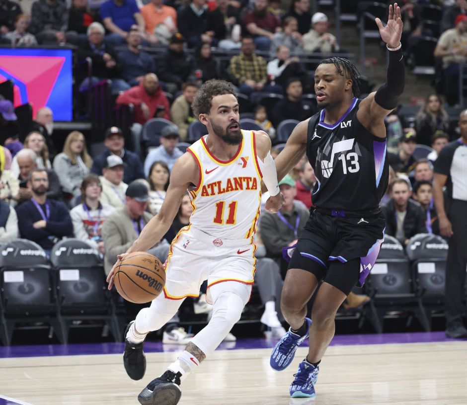 太阳球星三分绝杀，全场观众热烈欢呼，标准留言一种准备国内.